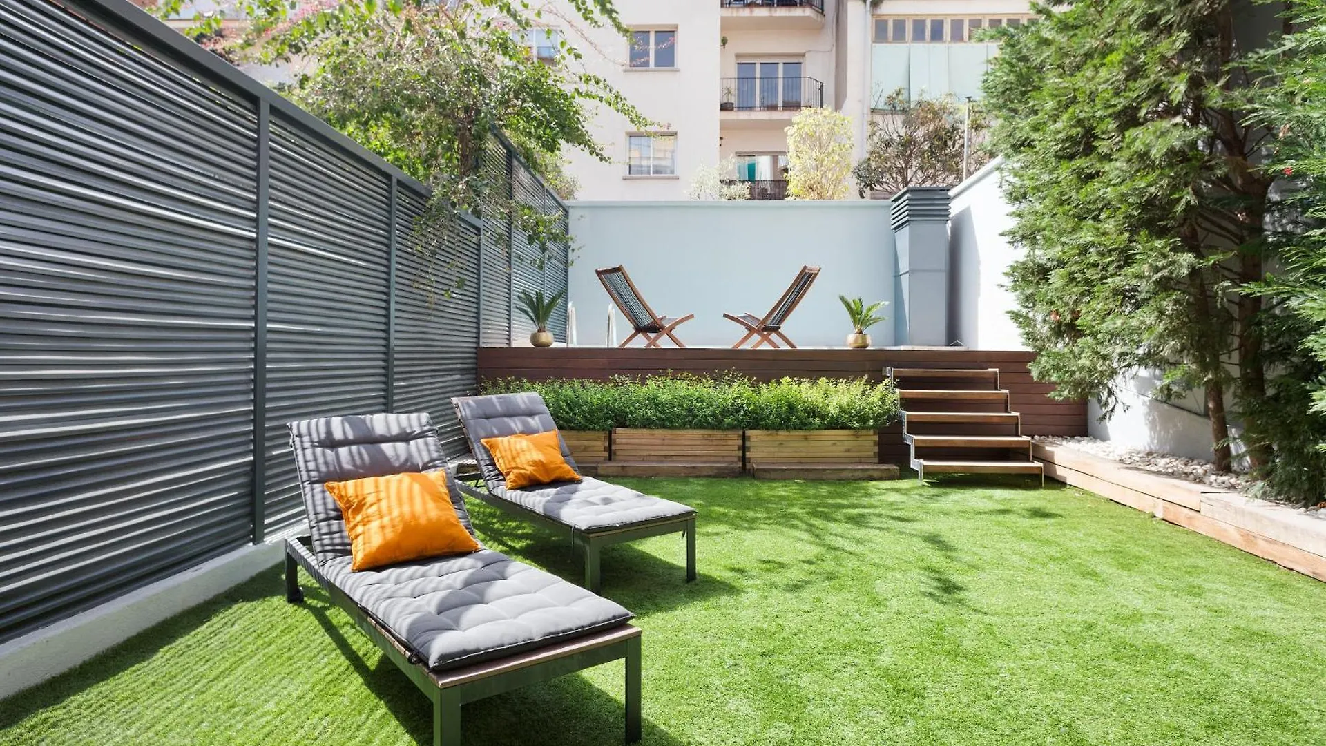 My Space Emirates - Modern Duplex With Private Garden And Swimming Pool Barcelona