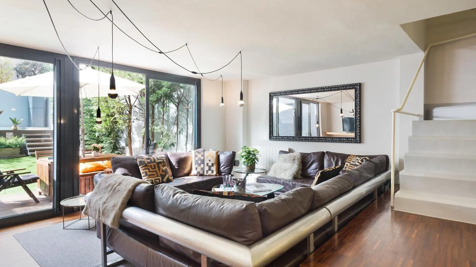 My Space Emirates - Modern Duplex With Private Garden And Swimming Pool Barcelona Apartment