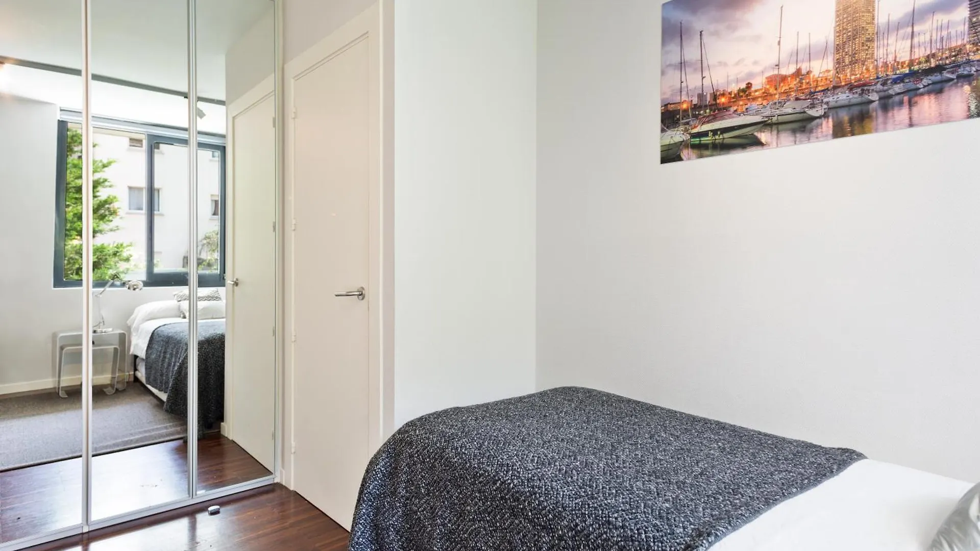 My Space Emirates - Modern Duplex With Private Garden And Swimming Pool Barcelone Espagne