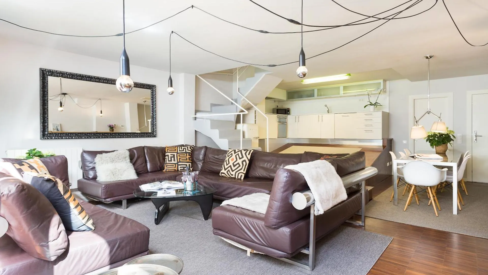 My Space Emirates - Modern Duplex With Private Garden And Swimming Pool Barcelone