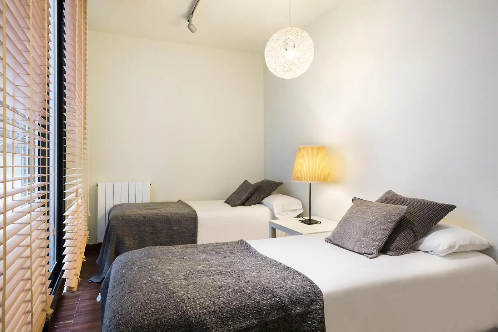 My Space Emirates - Modern Duplex With Private Garden And Swimming Pool Barcelone 0*,  Espagne