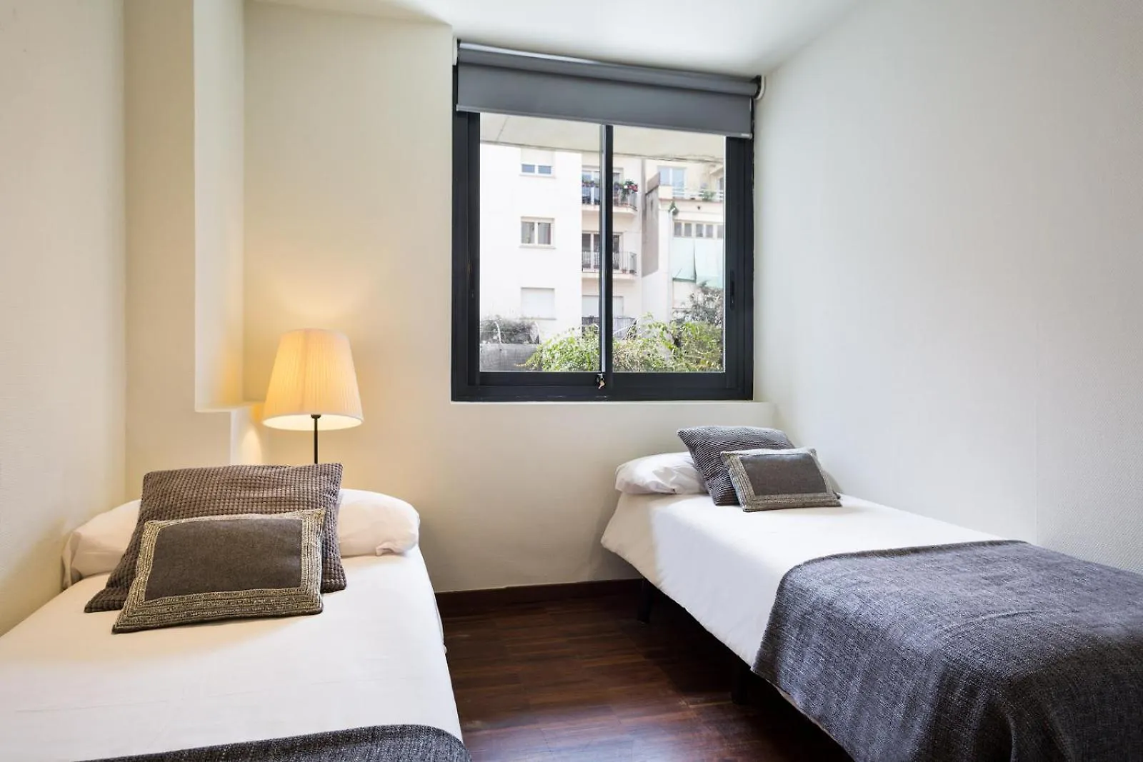 Appartement My Space Emirates - Modern Duplex With Private Garden And Swimming Pool Barcelone Espagne