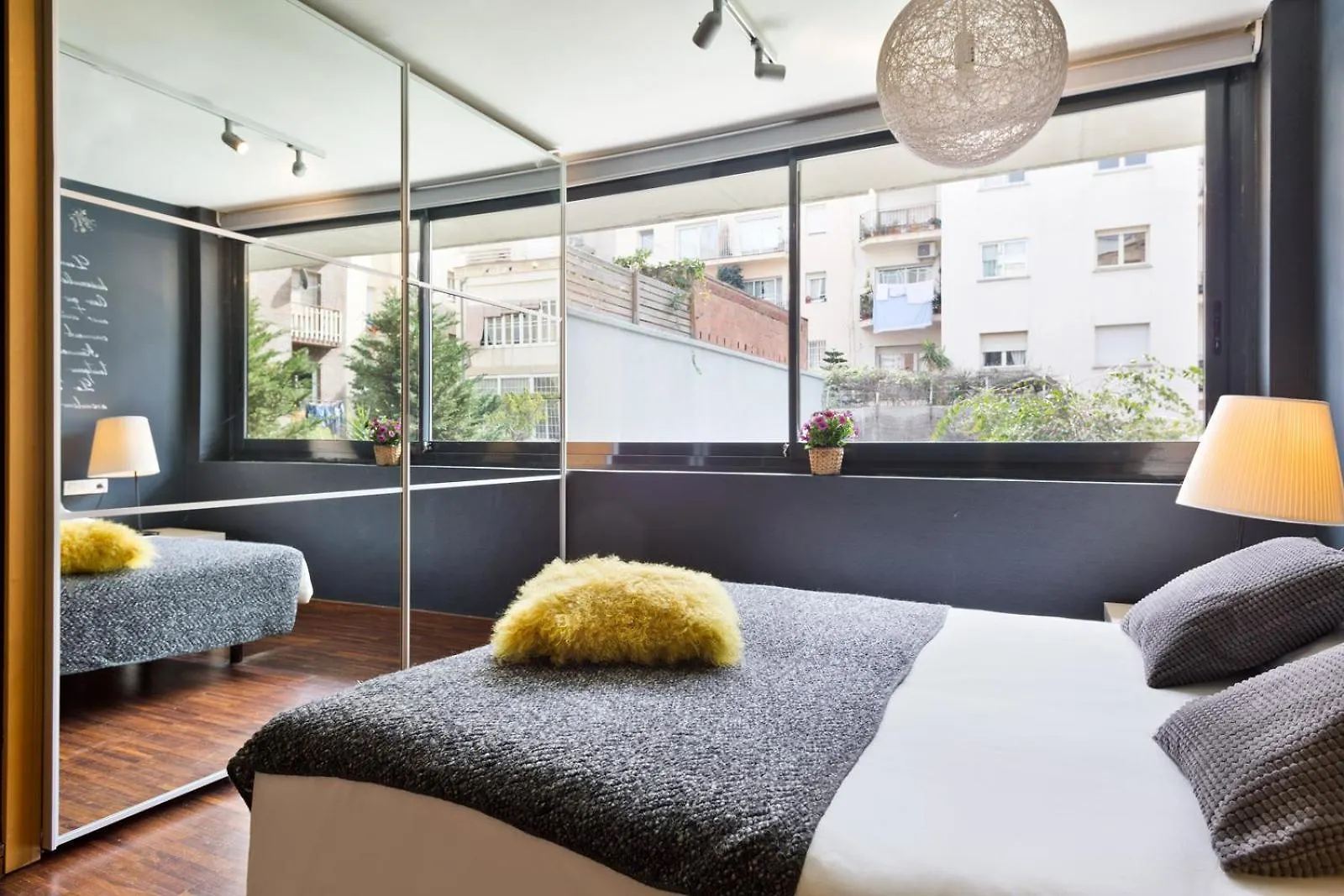 Appartement My Space Emirates - Modern Duplex With Private Garden And Swimming Pool Barcelone